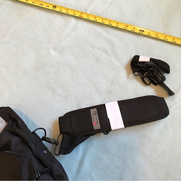 Ful Powerbag Black Messenger Laptop Bag New with Tags - Picture 11 of 13